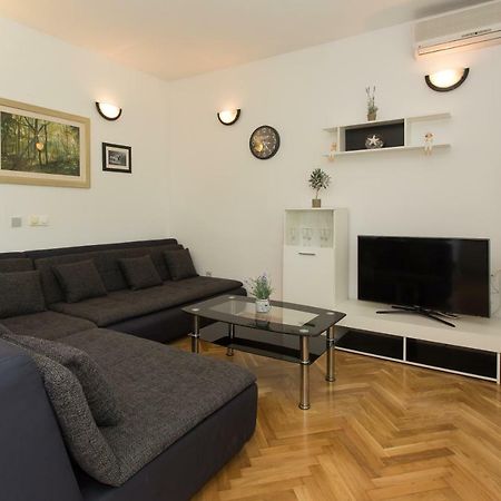 Apartment Mate Kastela Luaran gambar
